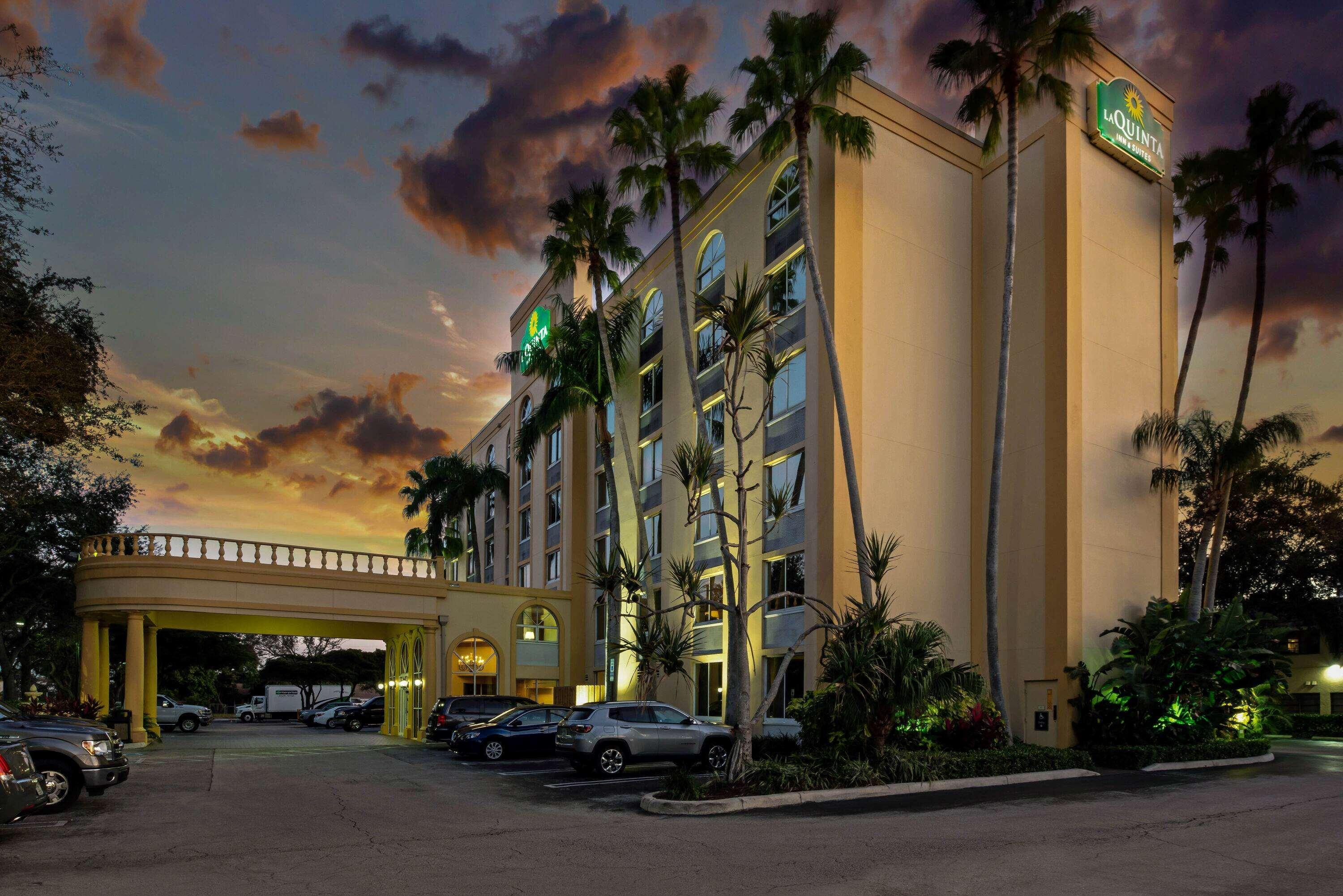 La Quinta By Wyndham West Palm Beach Airport Hotel Exterior photo