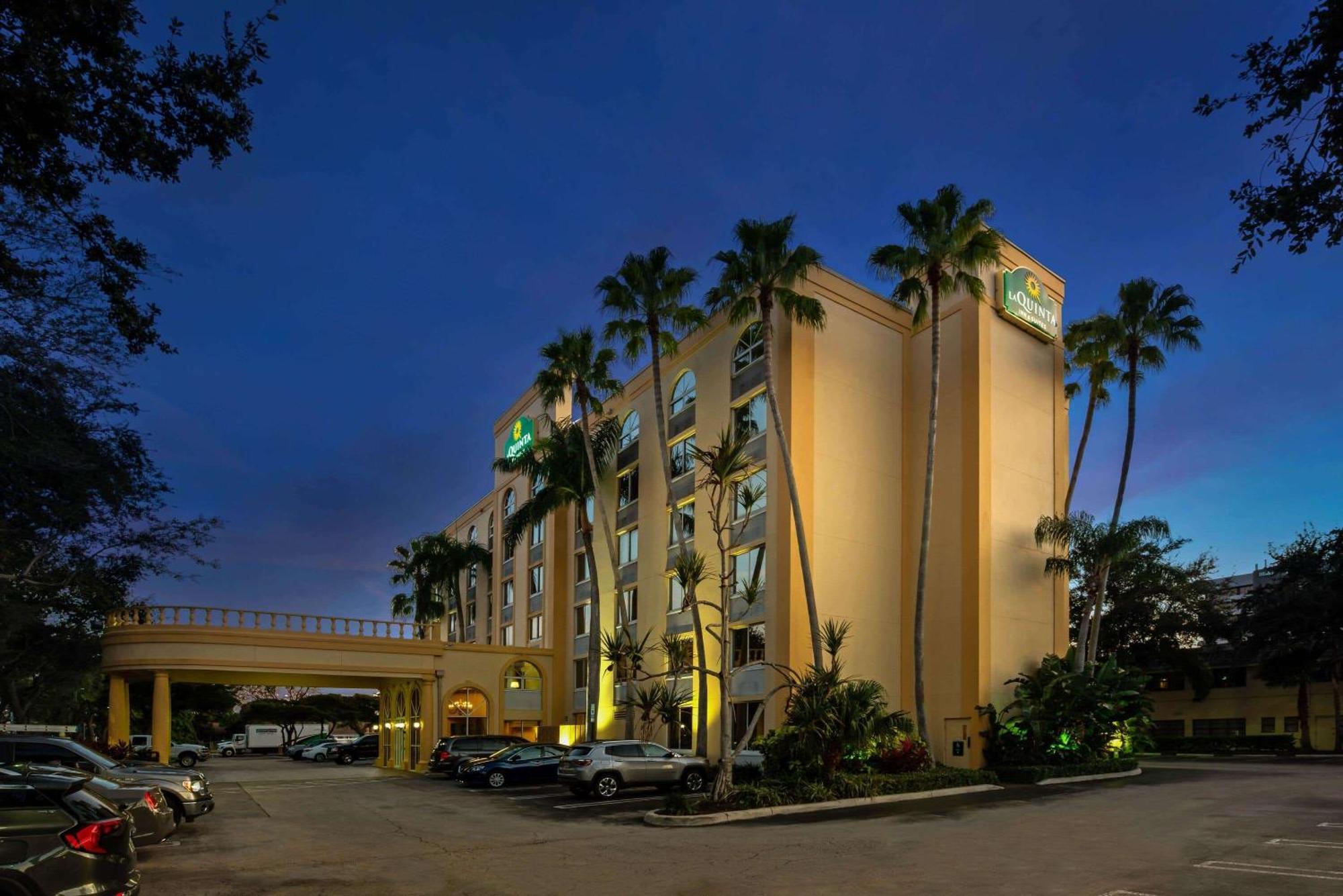 La Quinta By Wyndham West Palm Beach Airport Hotel Exterior photo