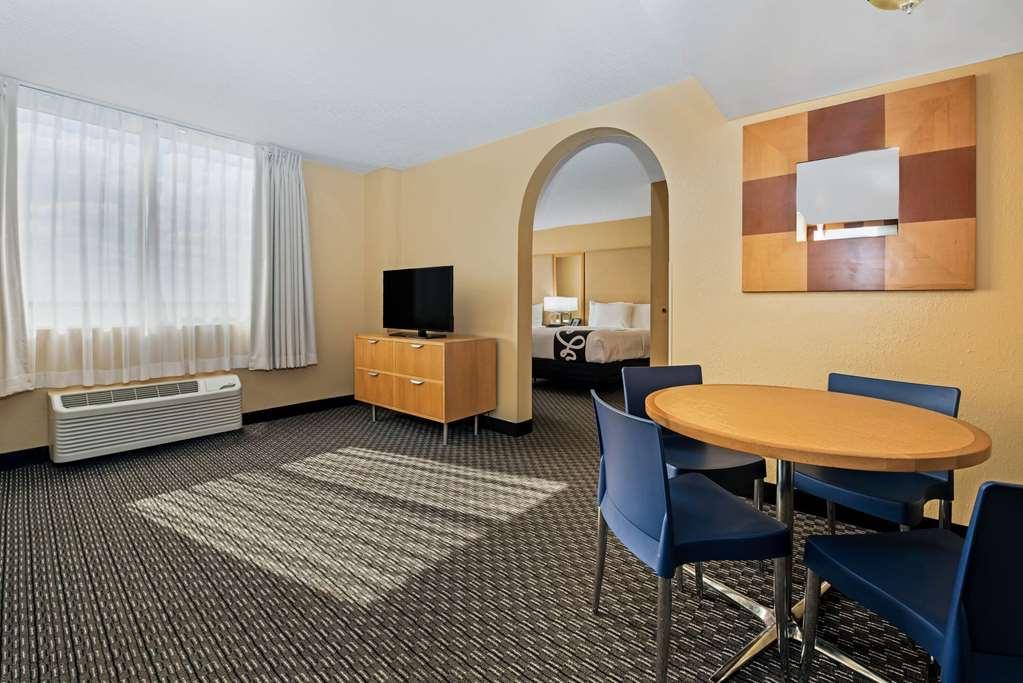 La Quinta By Wyndham West Palm Beach Airport Hotel Room photo