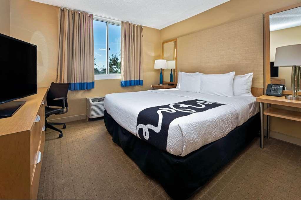 La Quinta By Wyndham West Palm Beach Airport Hotel Room photo