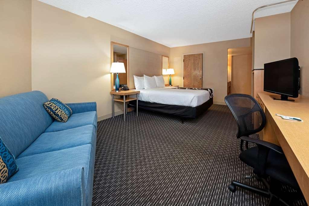 La Quinta By Wyndham West Palm Beach Airport Hotel Room photo