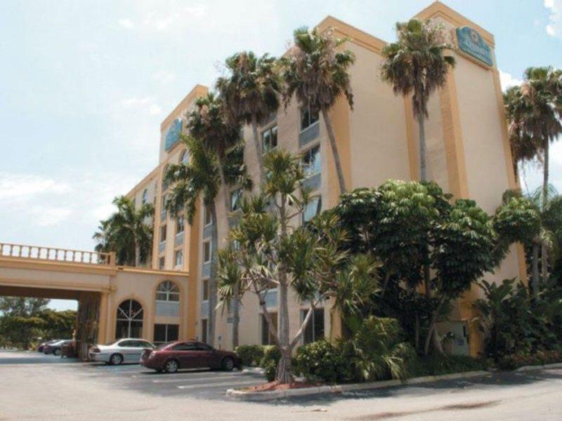 La Quinta By Wyndham West Palm Beach Airport Hotel Exterior photo